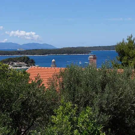 Jakic 1 * Hvar Town