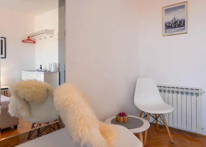 Jakic 1 Gasthuis Hvar Town