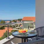 Πανσιόν Jakic 1 Χβαρ