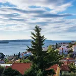 Jakic 1 Πανσιόν Χβαρ